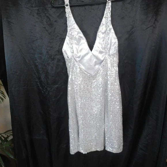 PENDING SALE 🌙 NIGHTMOVES Woman's size 10 Silver sequin formal mini dress - Picture 16 of 16